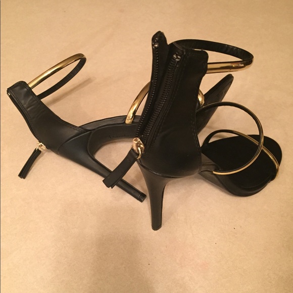 bebe heels you can zip and unzip the back - Picture 5 of 5